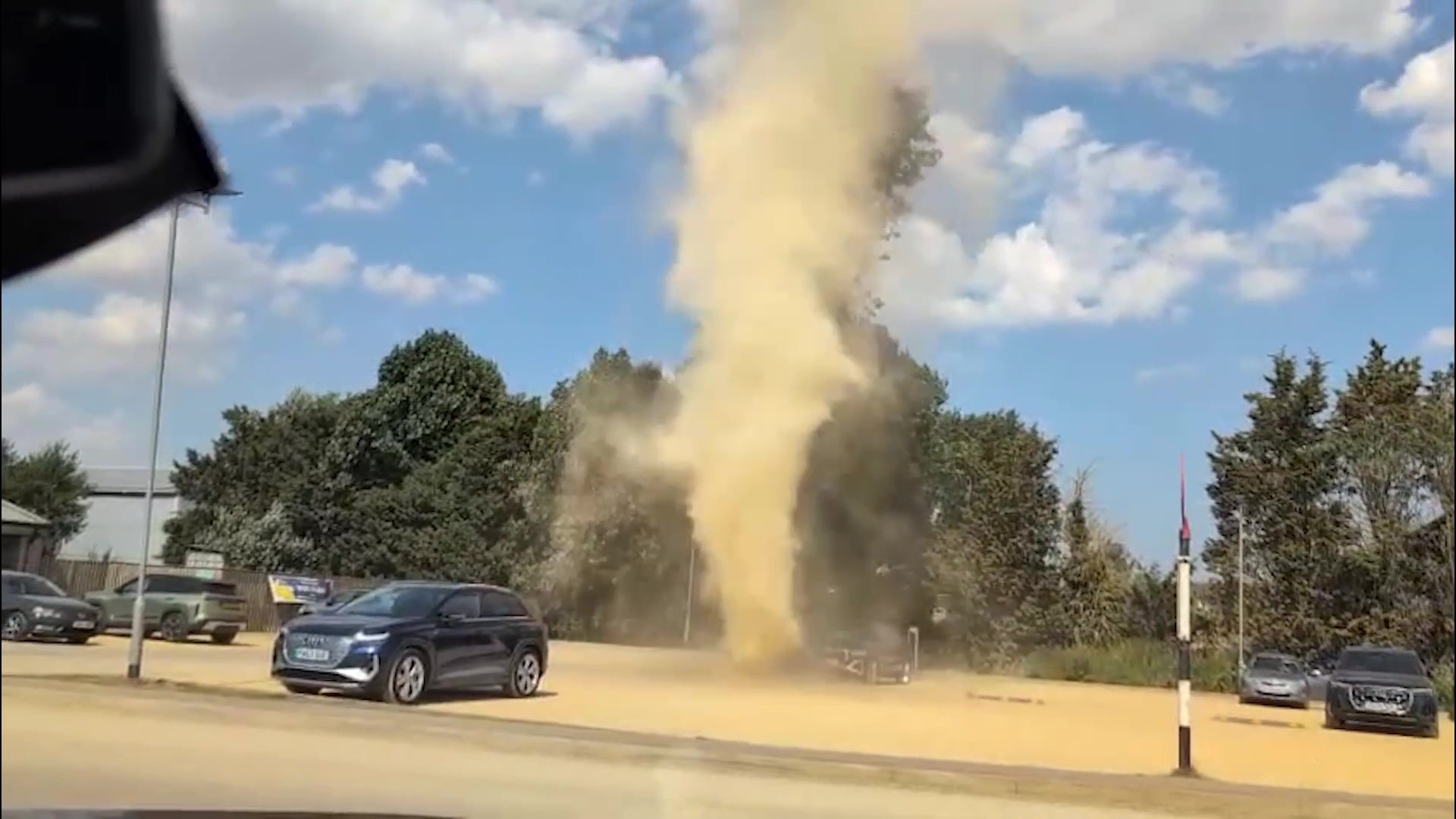 Dust devil spotted spinning across car park during heatwave - Discover SWNS