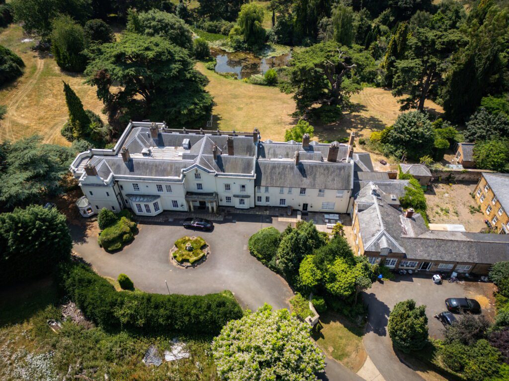 UK's biggest illegal weight-loss jab factory uncovered at stately home - Discover SWNS