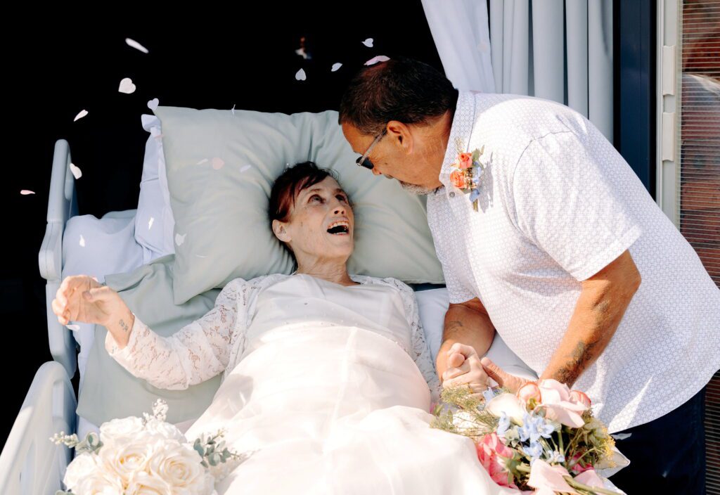 Dying bride marries partner of 33 years in hospice bed - Discover SWNS