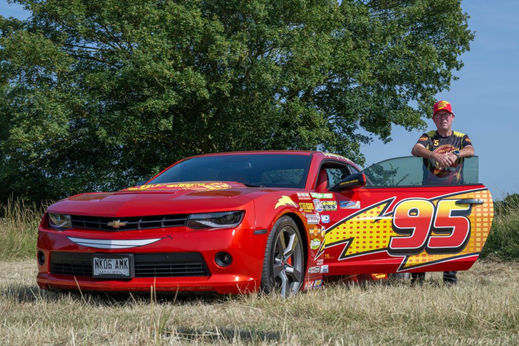 Dad spends £17k turning Chevrolet Camaro into real-life Lightning McQueen - Discover SWNS