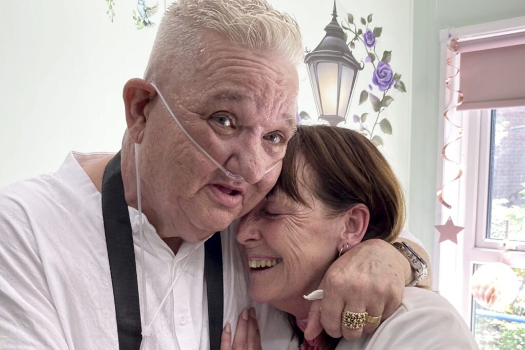 Terminally ill dad marries fiancé in hospital 20 years after proposing - Discover SWNS