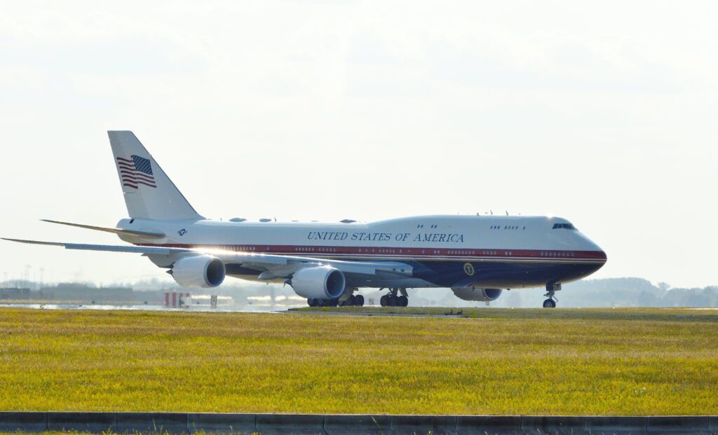 Trump boards new £300m Air Force One in England - Discover SWNS