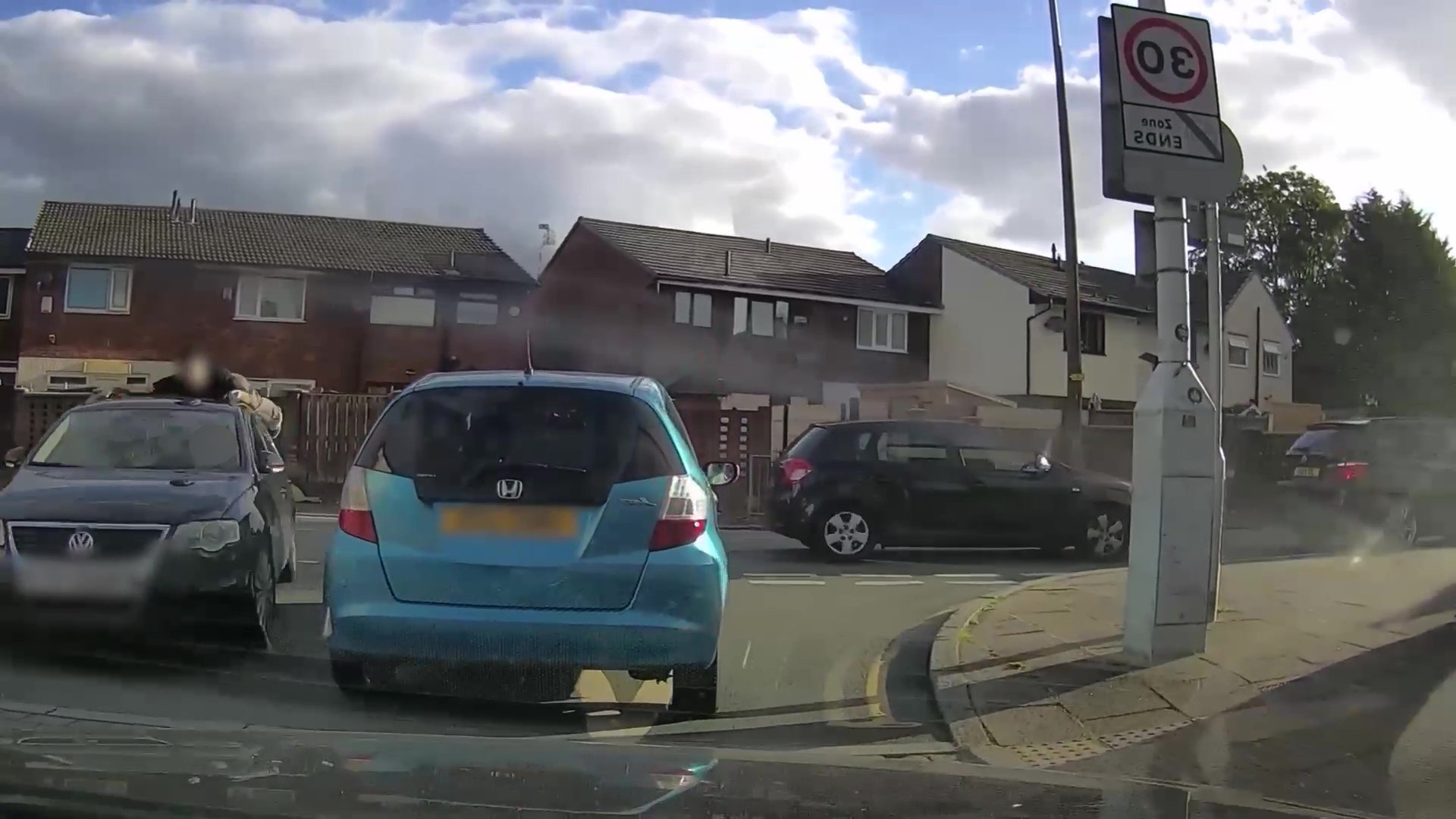 Teenager screams for help as he is dragged on car roof after crash - Discover SWNS